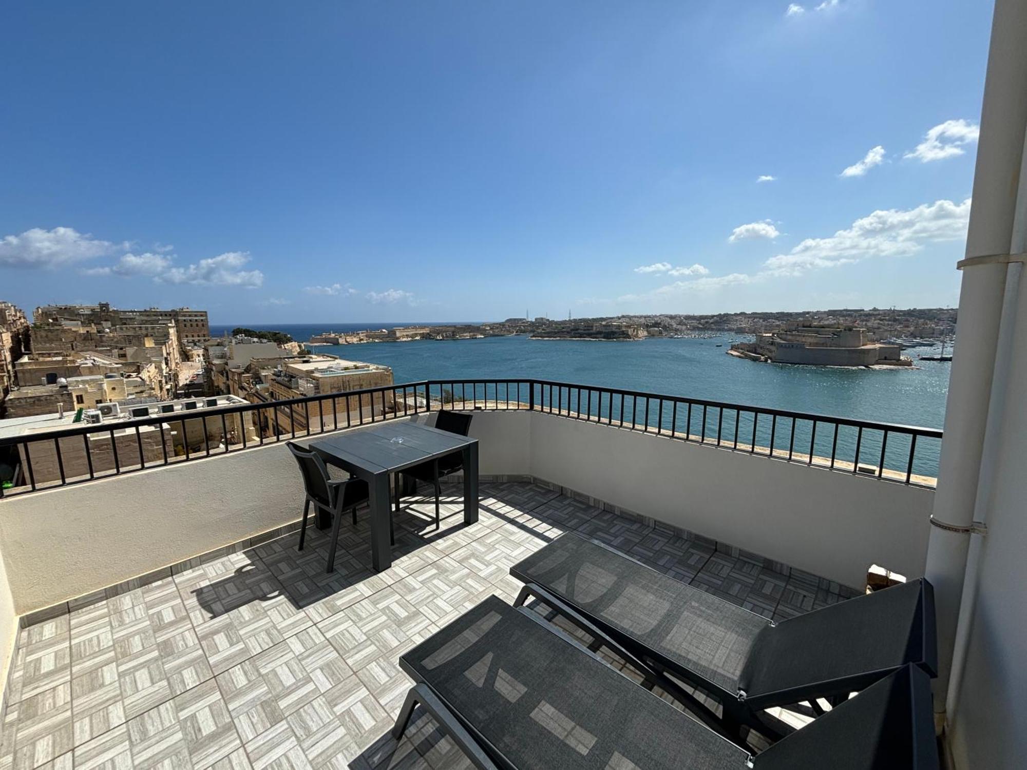Grand Harbour Hotel Валлетта Екстер'єр фото